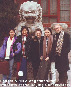 students.jpg (30979 bytes)